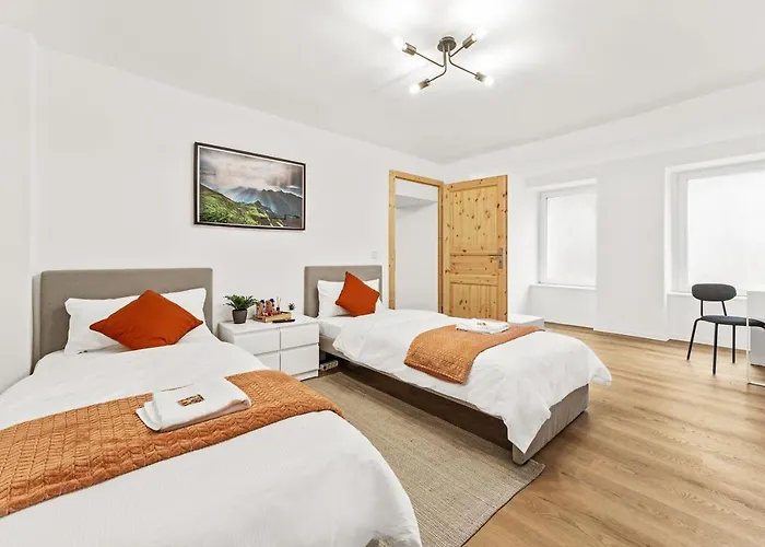 2 Zimmer Apartments, 4 Betten, Vollmoebliert,Zentrale Lage Am S-Bahnhof