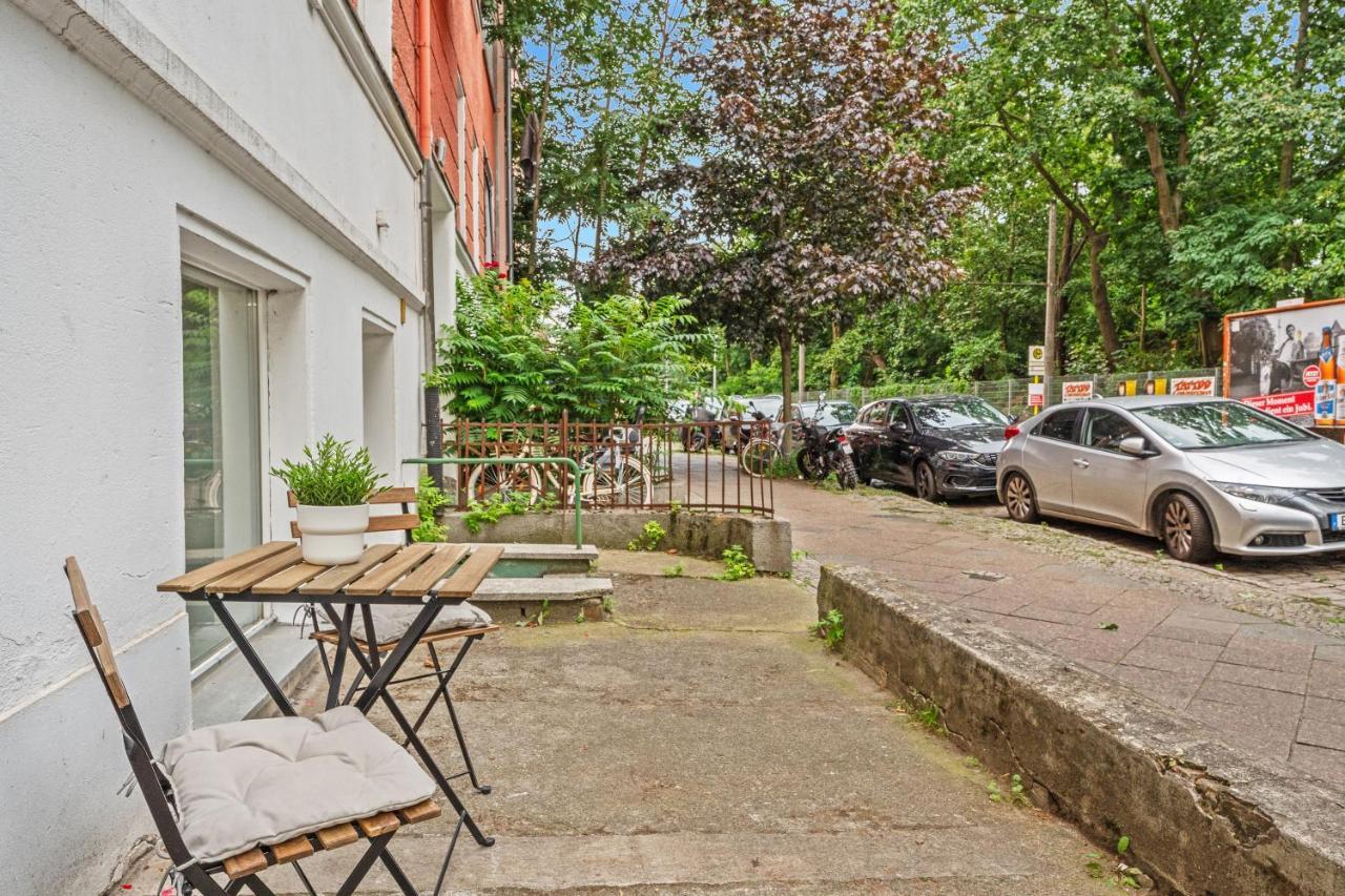 2 Apartments, 4 Betten, Vollmoebliert,zentrale Lage Am S-bahnhof Appartamento *