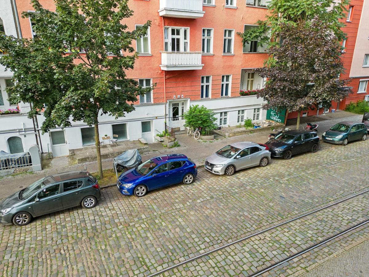 2 Apartments, 4 Betten, Vollmoebliert,zentrale Lage Am S-bahnhof * Berlino