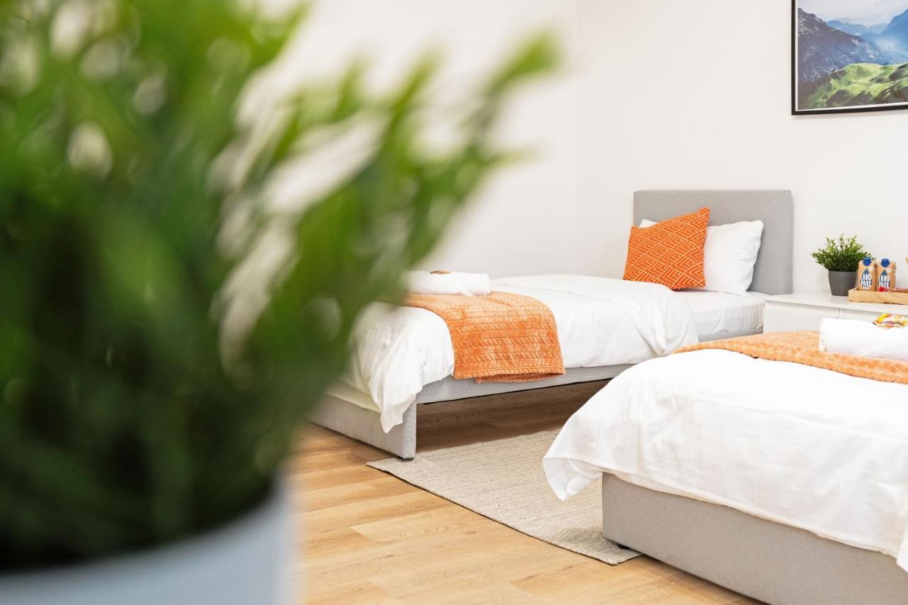 Appartamento 2 Apartments, 4 Betten, Vollmoebliert,zentrale Lage Am S-bahnhof *