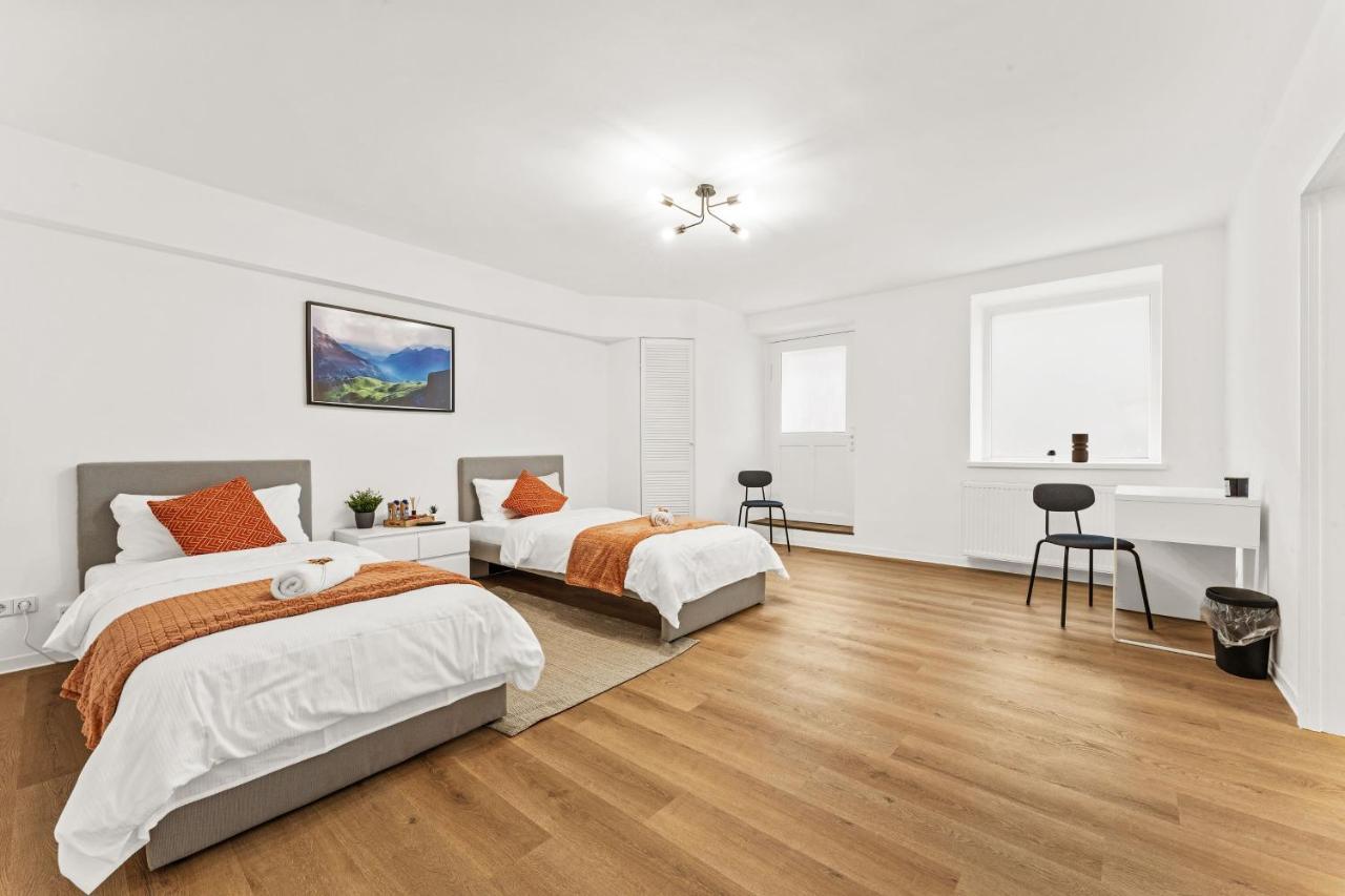 Appartamento 2 Apartments, 4 Betten, Vollmoebliert,zentrale Lage Am S-bahnhof