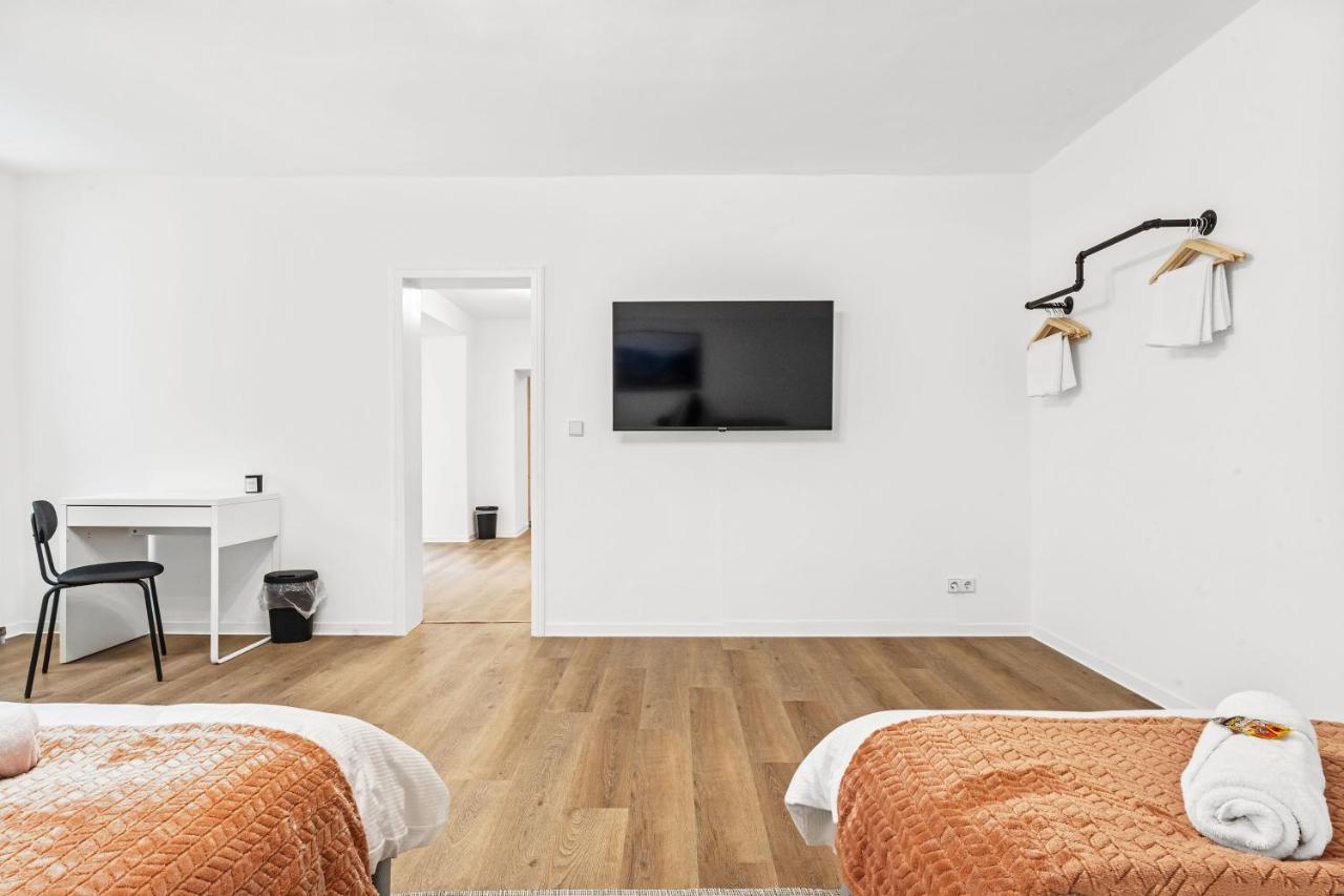 2 Apartments, 4 Betten, Vollmoebliert,zentrale Lage Am S-bahnhof * Berlin